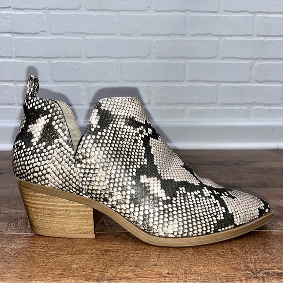 Universal Thread Faux Snakeskin Heeled Booties - Picture 6 of 11